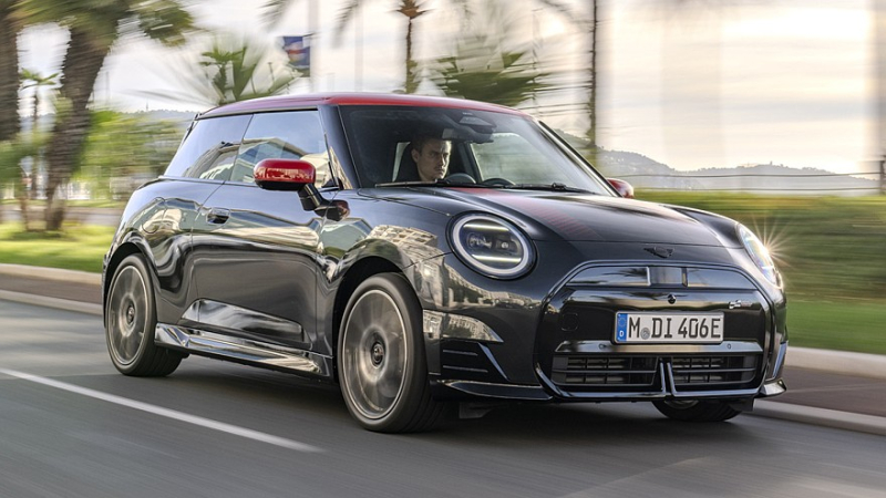 Трёхдверный хэтчбек Mini Cooper SE получил «подогретую» версию John Cooper Works