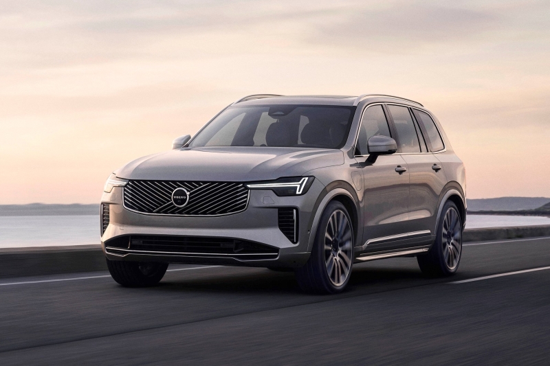 Обновлённый Volvo XC90: косая решётка, более рафинированный салон и прежняя техника