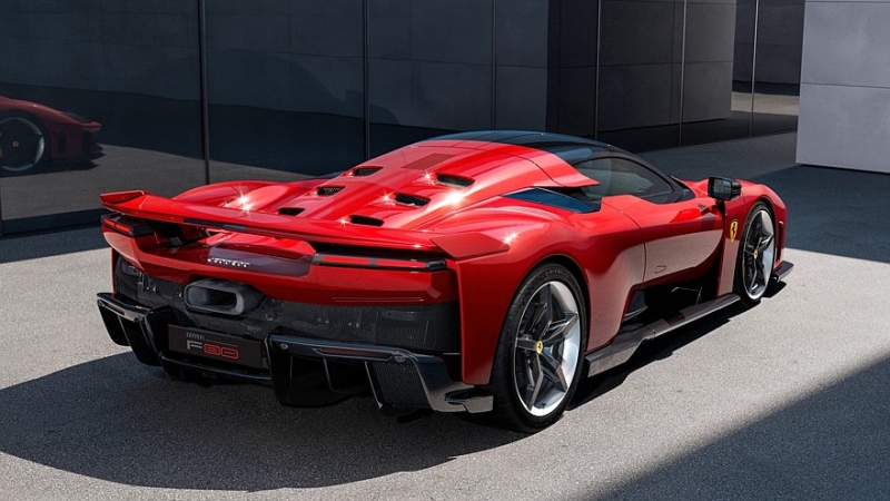 Ferrari F80: новый флагманский гибридный суперкар с мотором V6 за 3,6 млн евро