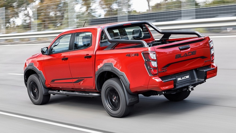 У пикапа Isuzu D-Max появилась новая топовая версия Blade, цена известна