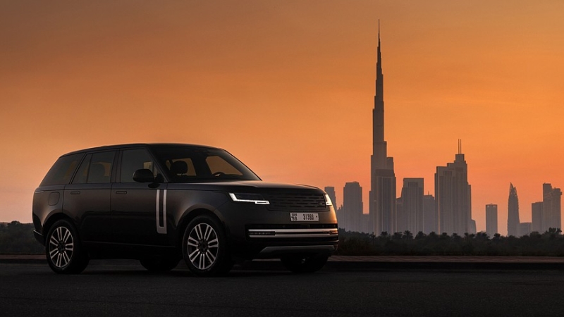 Range Rover Electric готовится к премьере: внедорожник сняли в ходе летних дорожных тестов