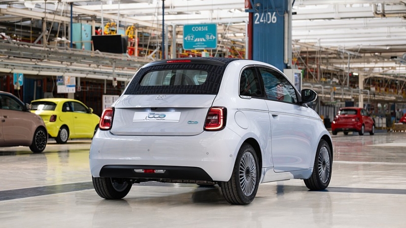 Слабый спрос заставил снова приостановить производство Fiat 500e