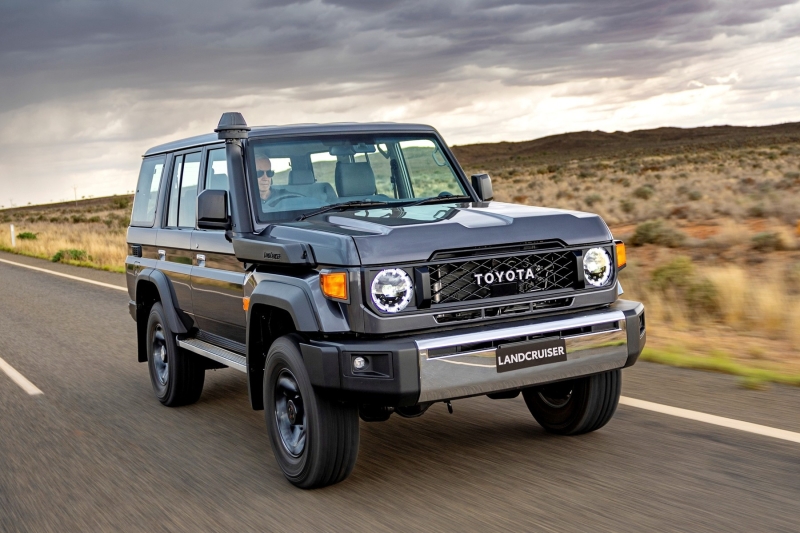 Toyota Land Cruiser 70 лишился мотора V8 на главном рынке и получил новую версию с МКП